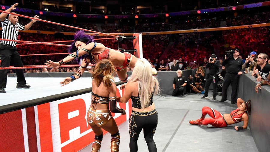 WWE - Sasha/Bayley vs. Dana/Alicia