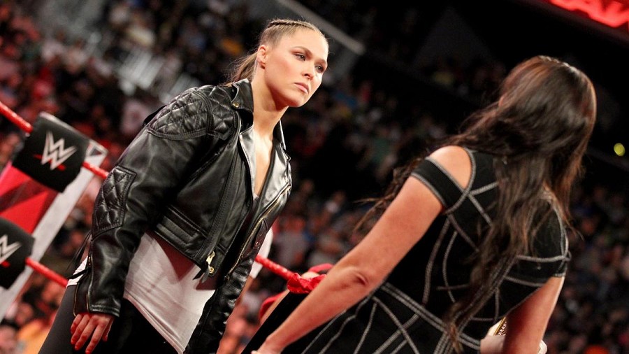 WWE - Ronda Rousey ataca a Stephanie McMahon