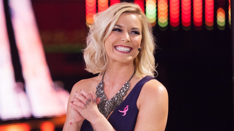 Renee Young opina sobre la posibilidad de ser comentarista en SmackDown Live