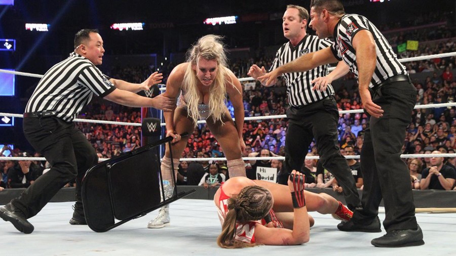 RazÃ³n por la que Charlotte Flair atacÃ³ a Ronda Rousey en Survivor Series