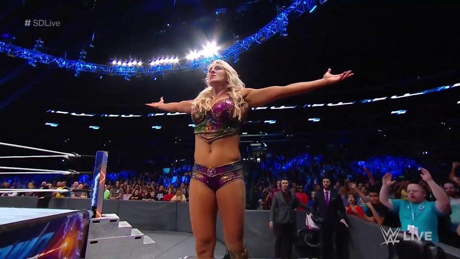 Charlotte Flair confirma turn heel durante SmackDown Live